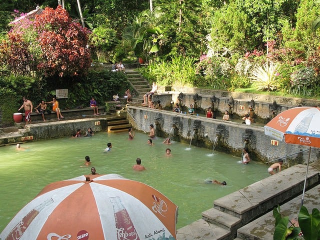 Source chaude et jungle à Lovina (Bali, Indonésie)