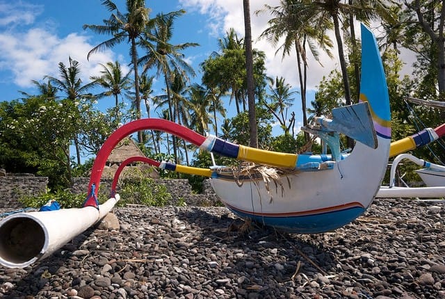 Bateau à balancier à Mimpi, Tulamben (Bali, Indonésie)