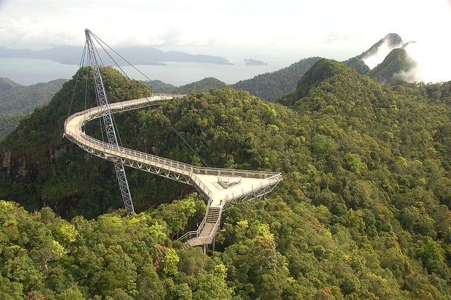 jungle et pont suspendu Langkawi malaisie