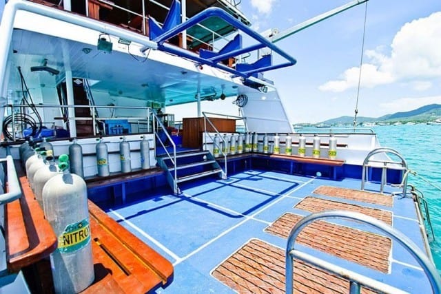 MV Deep Andaman Queen pont de plongee